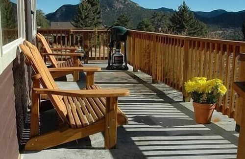 Estes Park Cabin | Odessa Gorge Cabin - 1 bedroom cabin - great views and summer pool