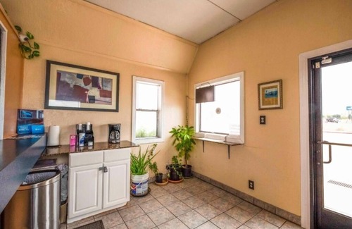 Odessa Hotel | Odessa Room Near Gertrude Bruce Center w/Free Parking