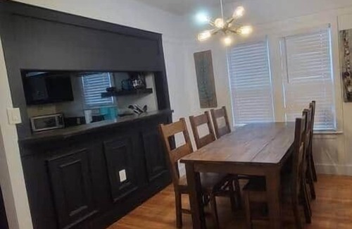 Royal Oak House | ♥️ of 👑 🌳 Entire 2BR House!