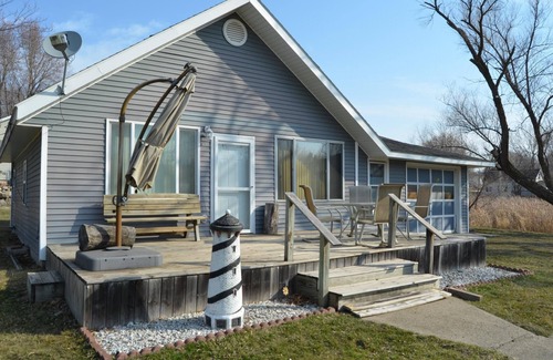 Spirit Lake Villa | Off East Lake Okoboji-The Walleye Cabin
