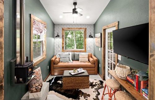 Powell House | Off-Grid Cabin Surrounded by Trees in Pineville, Missouri