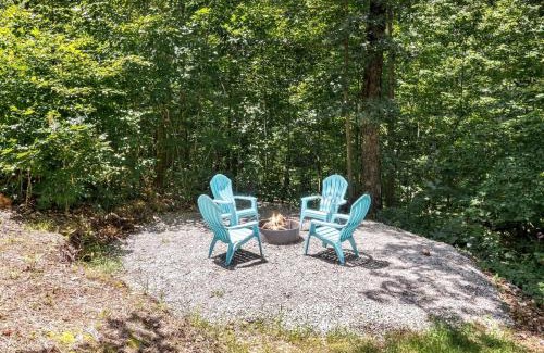 Powell House | Off-Grid Cabin Surrounded by Trees in Pineville, Missouri