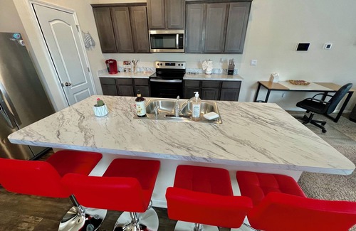 Westside House | "Off the beaten ranch" New build 3/2 home