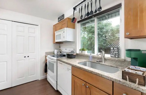 Vancouver House | Off the Fairway on Fairmount 2 Bd 1 Bth