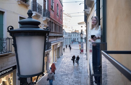 Historic Centre Apartment | OFFICINE CAVOUR Casa dei Leoni