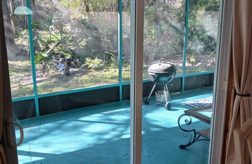 Homosassa House | OG Original House "Pet's Stay Free Bring Your Humans!"