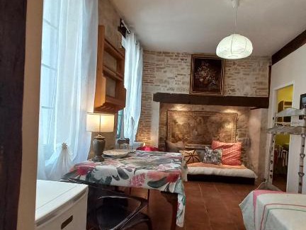 Montcuq House | Oh P'tit Rapporteur