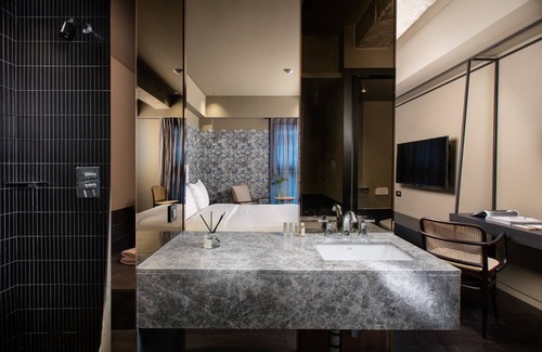 Saha Hotel | Oia Hotel