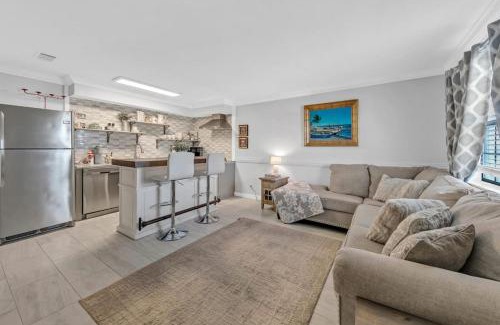 Fort Walton Beach House | Okaloosa Island 1BR Condo by White Sand Beach