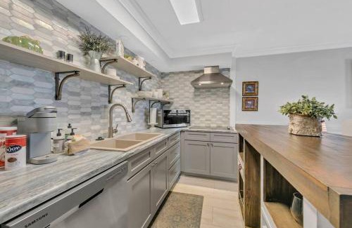 Fort Walton Beach House | Okaloosa Island 1BR Condo by White Sand Beach