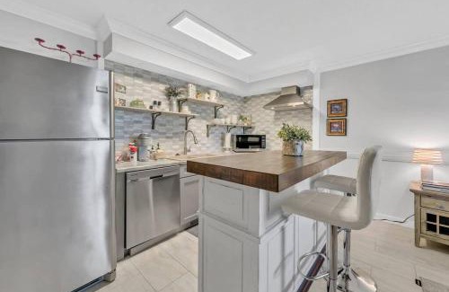 Fort Walton Beach House | Okaloosa Island 1BR Condo by White Sand Beach