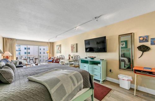 Fort Walton Beach House | Okaloosa Island Gulf View Resort Studio w Balcony