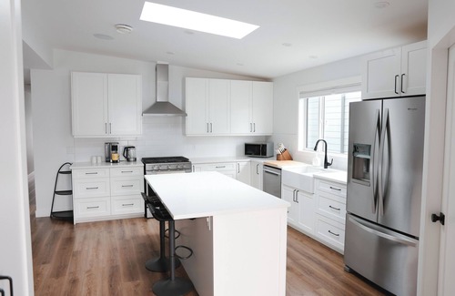 Central Okanagan House | Okanagan 3br w/Hot Tub - Wine, Lakes, Pickleball