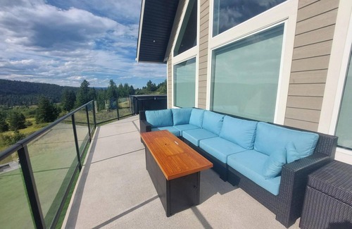 Central Okanagan House | Okanagan Acreage close 2 Predator Ridge Golf, Wine, Beach, 50th parallel, Hiking