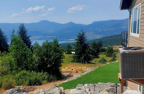 Central Okanagan House | Okanagan Acreage close 2 Predator Ridge Golf, Wine, Beach, 50th parallel, Hiking