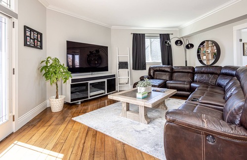 Southwest Mission House | Okanagan Oasis + Hot tub, Games Room, Large Patio, Family-Friendly!