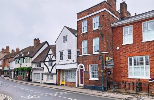 Henley-on-Thames House | Old Coach House Dolls House - From 1100 Per Night