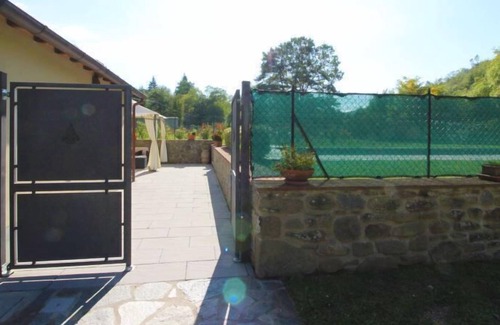 Pieve di Chio Villa | Old country mill about 12 km from the city of Arezzo, private and fenced swimming pool. Ideal villa