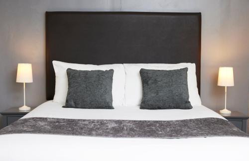 Holywell Hotel | Old Ferry Boat by Greene King Inns