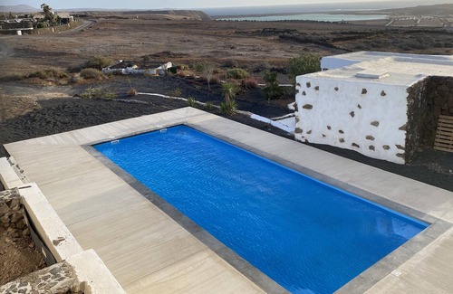 Yaiza Cottage | Old finca with sea views