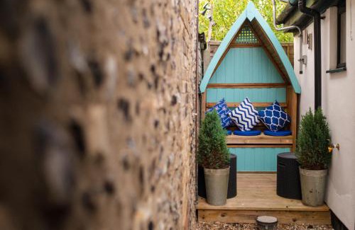 Brandon Apartment | Old Fire Station - a quaint and quirky little home