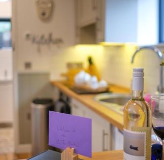 Brandon Apartment | Old Fire Station - a quaint and quirky little home