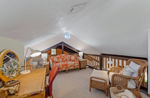 Englewood Cottage | Old-Florida charm close to everything wonderful that Englewood has to offer!!