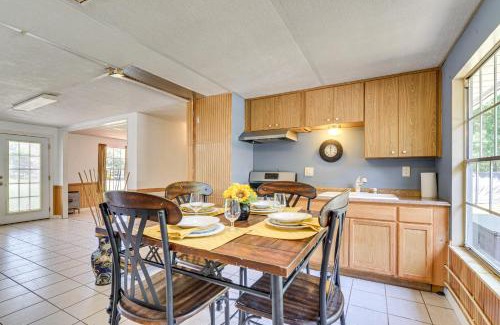 Homosassa House | Old Florida Charm Homosassa Home with Lanai!