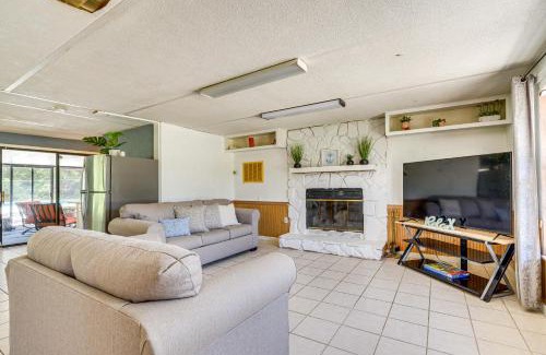 Homosassa House | Old Florida Charm Homosassa Home with Lanai!