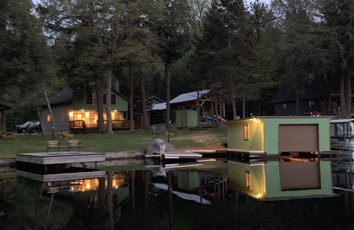Old Forge Cottage | Old Forge Lakefront Cottage with 5 Bedrooms and 2 Baths (Sleeps 10)!