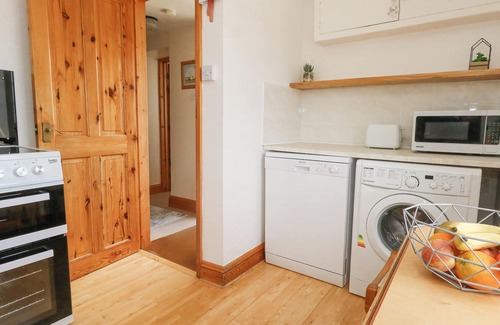 Southwell Cottage | OLD HIGHER LIGHTHOUSE BRANSCOMBE LODGE, with pool in Portland Bill
