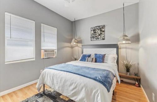 Meridian-Kessler Apartment | OLD LISTING 3818 Central Ave Entire