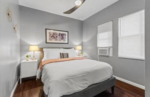 Meridian-Kessler Apartment | OLD LISTING 3818 Central Ave Entire