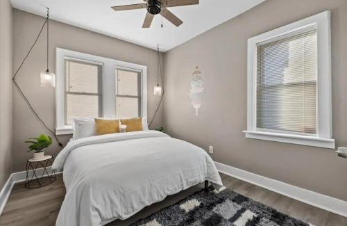 Meridian-Kessler Apartment | OLD LISTING 3818 Central Ave Entire