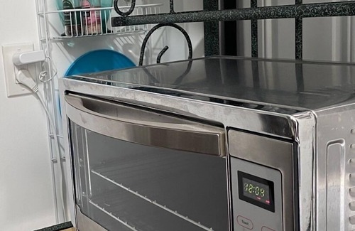 Old Northwood Historic District Apartment | Old Northwood Cabana