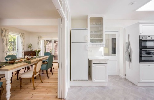 Wareham Apartment | Old Orchard House - sleeps 10 guests in 4 bedrooms