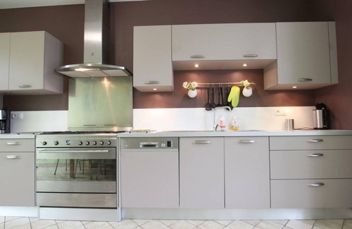 La Ronde-Haye Cottage | Old Presbytery: Comfortable Cottage for 12, Private Garden