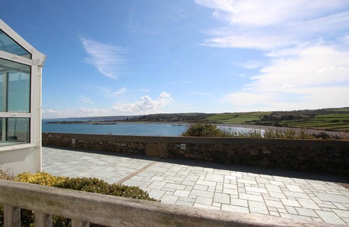 Digulleville Apartment | Old signal house with WiFi, pets allowed in La Hague