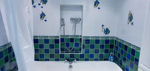 Iver House | Old Slade Cottage - Train to London 30mins, Heathrow 15mins away,Free Parking - En-suit rooms