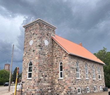 Estevan Bed & Breakfast | Old Stone Inn