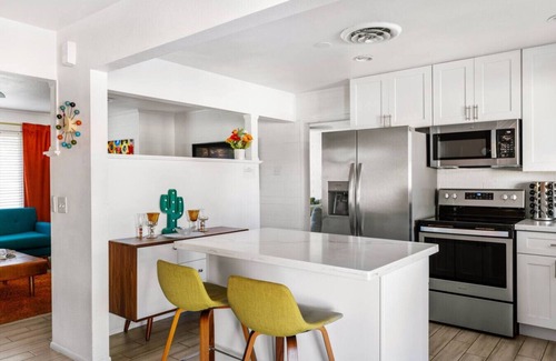 Peaceful Valley House | Old town home w/*heated pool, hot tub & fire pit