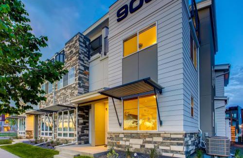 Old Town North House | Old Town Swank - Brand New To Brewery District!