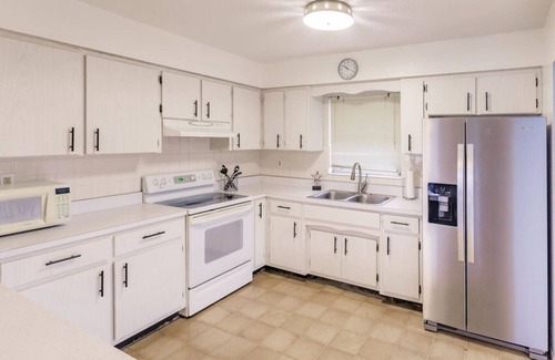 Englewood Apartment | Olde Englewood Nook-Near the beaches