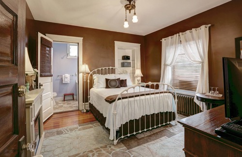 Mount Joy Bed & Breakfast | Olde Square Inn B&B