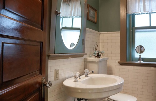 Mount Joy Bed & Breakfast | Olde Square Inn B&B