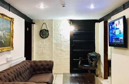 Tinsley Green House | Oldlands Farm