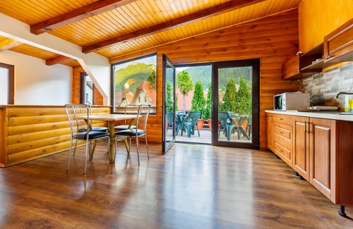 Brasov House | OldTown★Private Room&Bath★Mountain view Terrace|3 persons