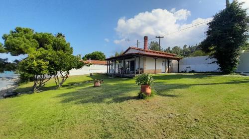 Kriopigi House | Olga Studio House in front of the beach