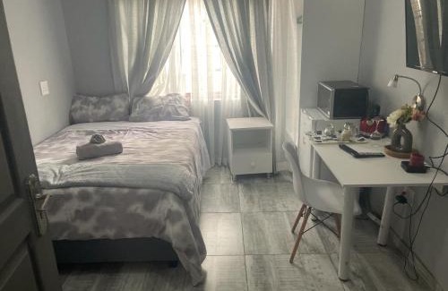 Berea House | OlimG Stays Budget Room1