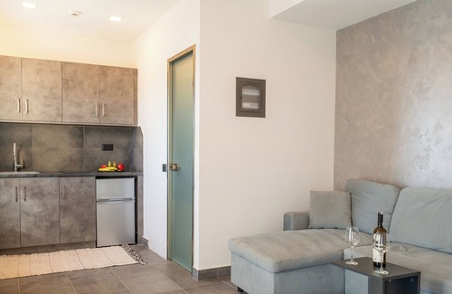 Plomari Hotel | Olive Green Studios and Apartments